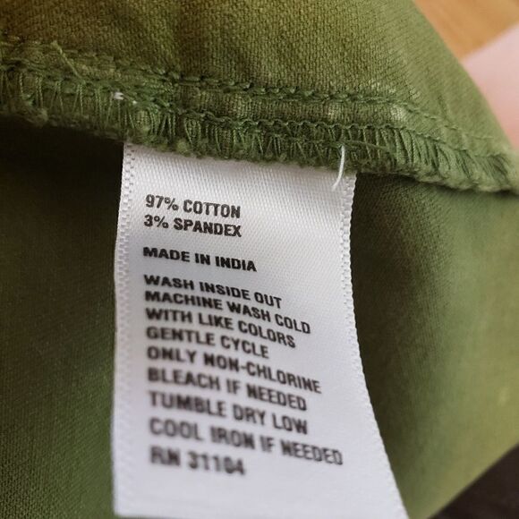 Green Khaki Shorts with stretch! - Picture 4 of 4